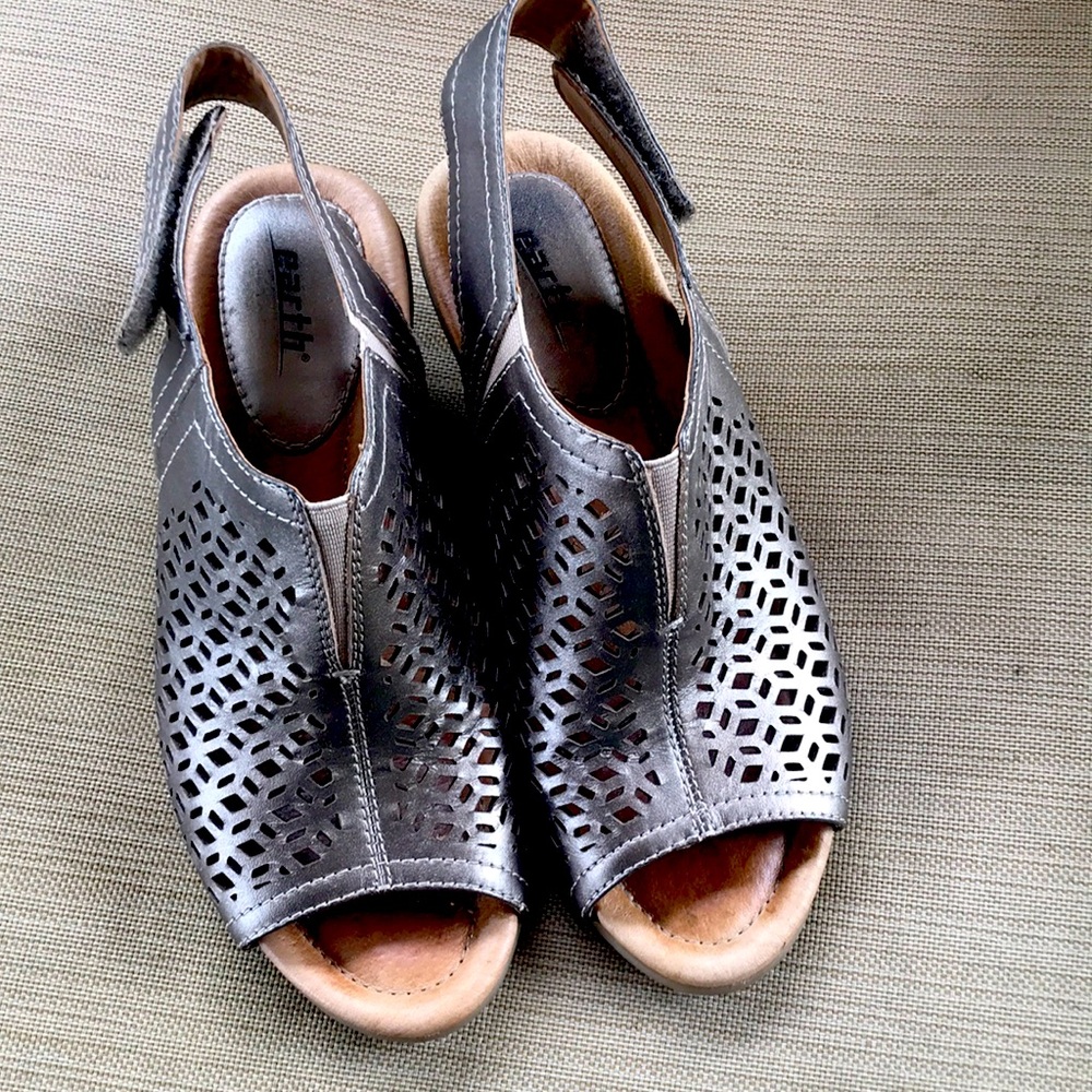 Earth shoes size 6.5